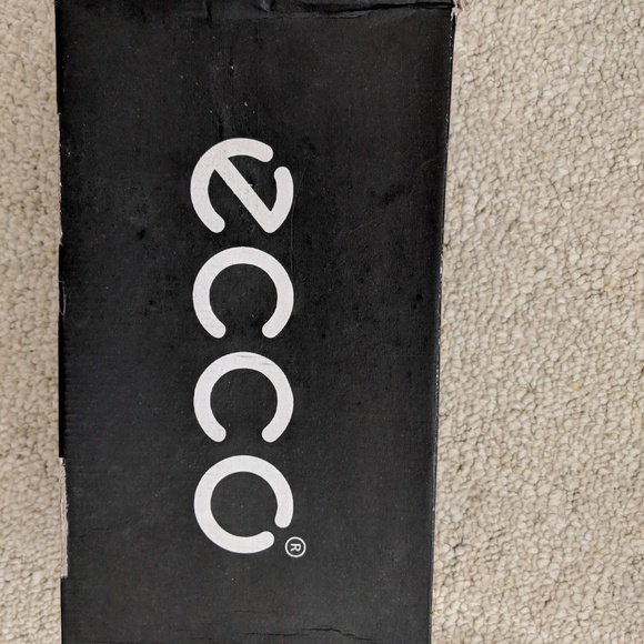 Ecco Leather Men's Shoe - Picture 2 of 3